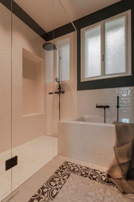 Viennese Jewel I 120 M² I Quiet Area Wien